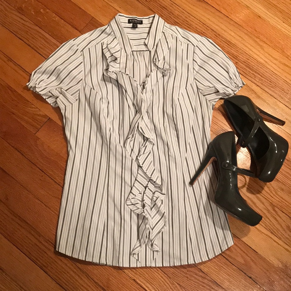 EXPRESS gorgeous ruffled blouse!